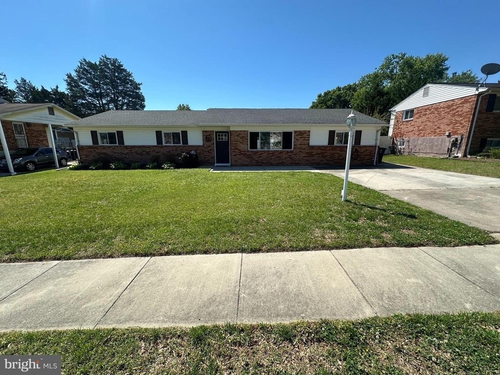 10411 Farrar Avenue - Photo 0