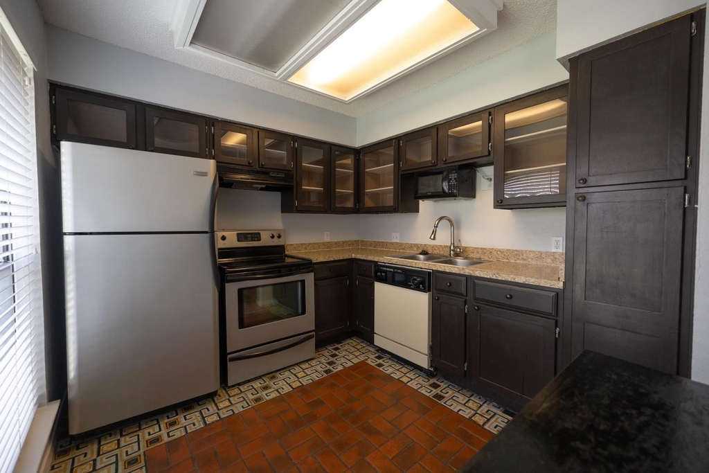 2110 Rio Grande St - Photo 4