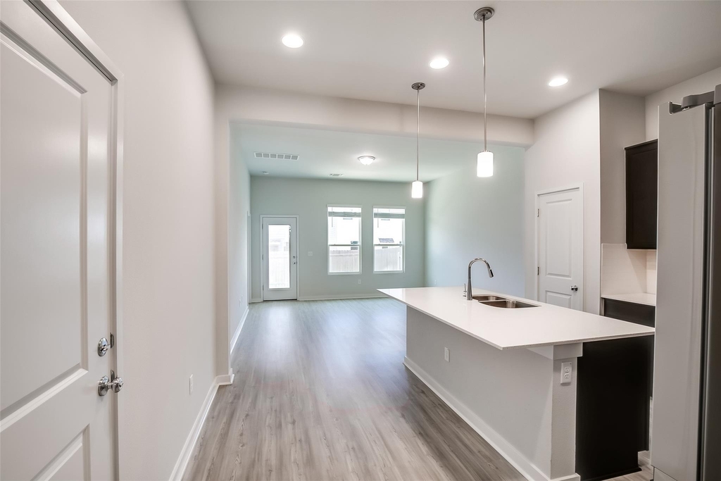15107 Forum Ave - Photo 8