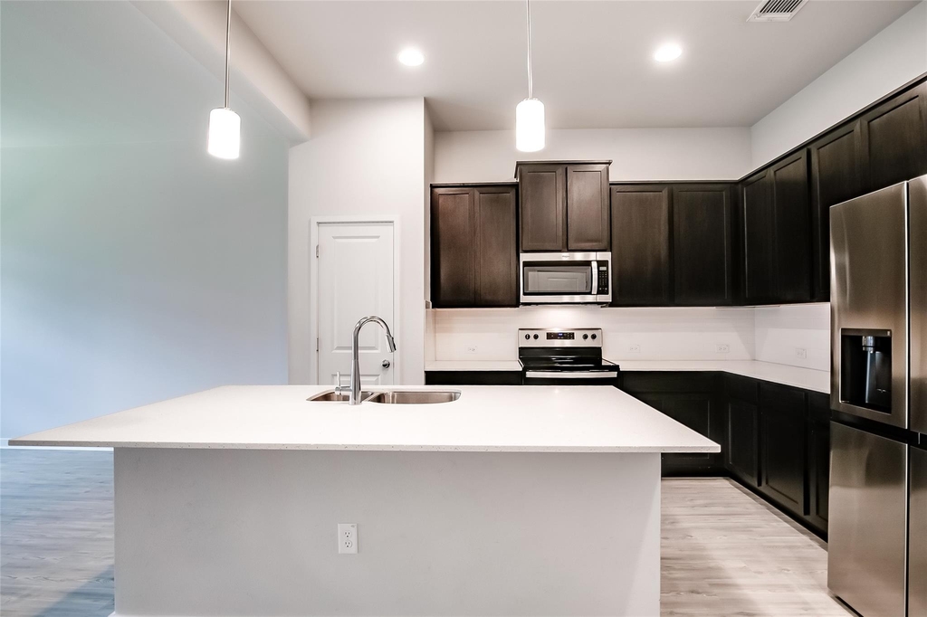 15107 Forum Ave - Photo 7