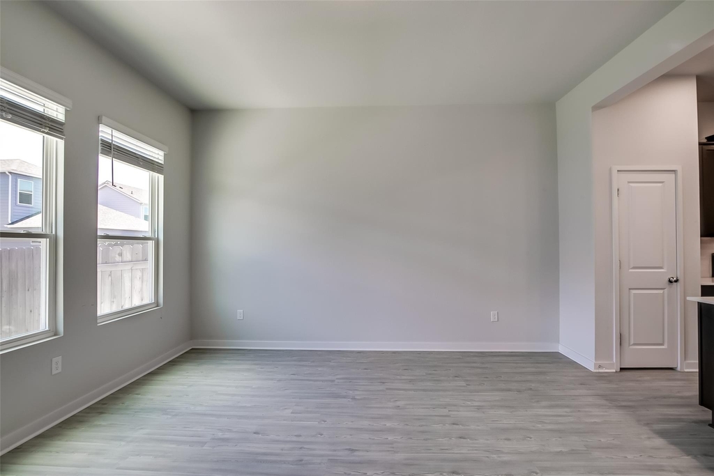 15107 Forum Ave - Photo 10