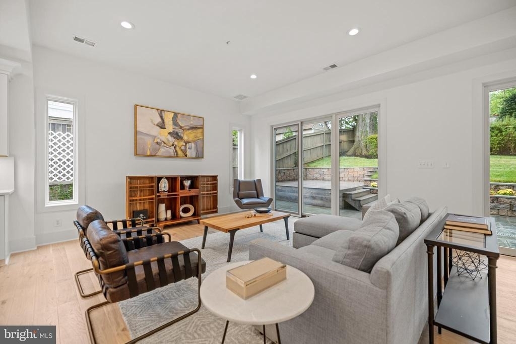 8609 Woodbrook Lane - Photo 5