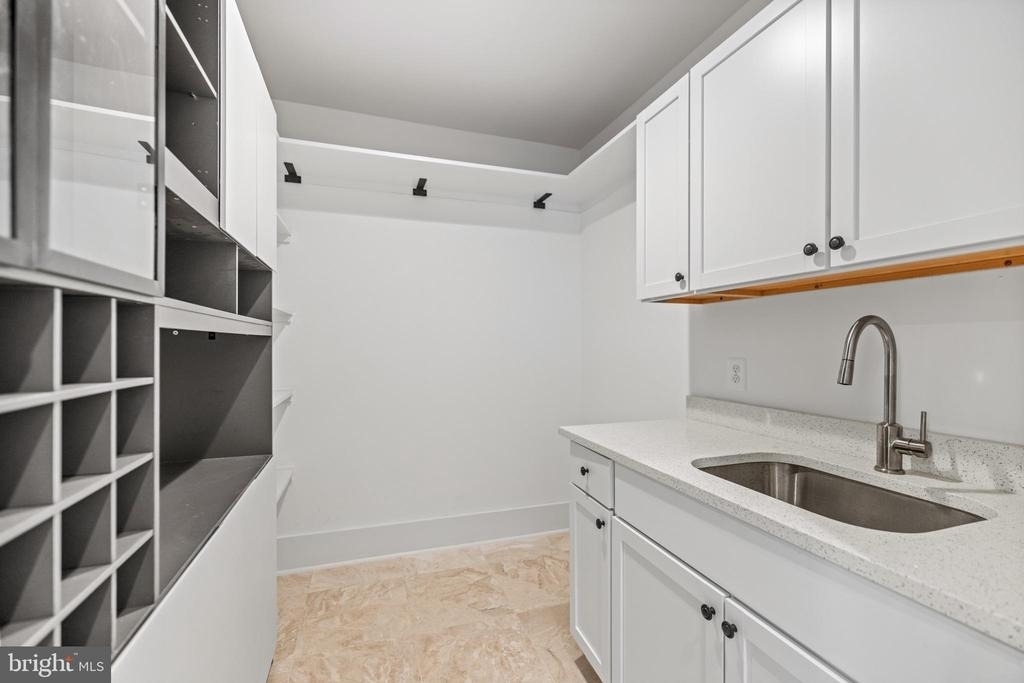 8609 Woodbrook Lane - Photo 11