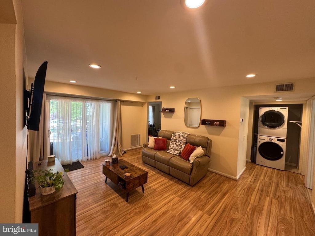 20220 Shipley Terrace - Photo 5