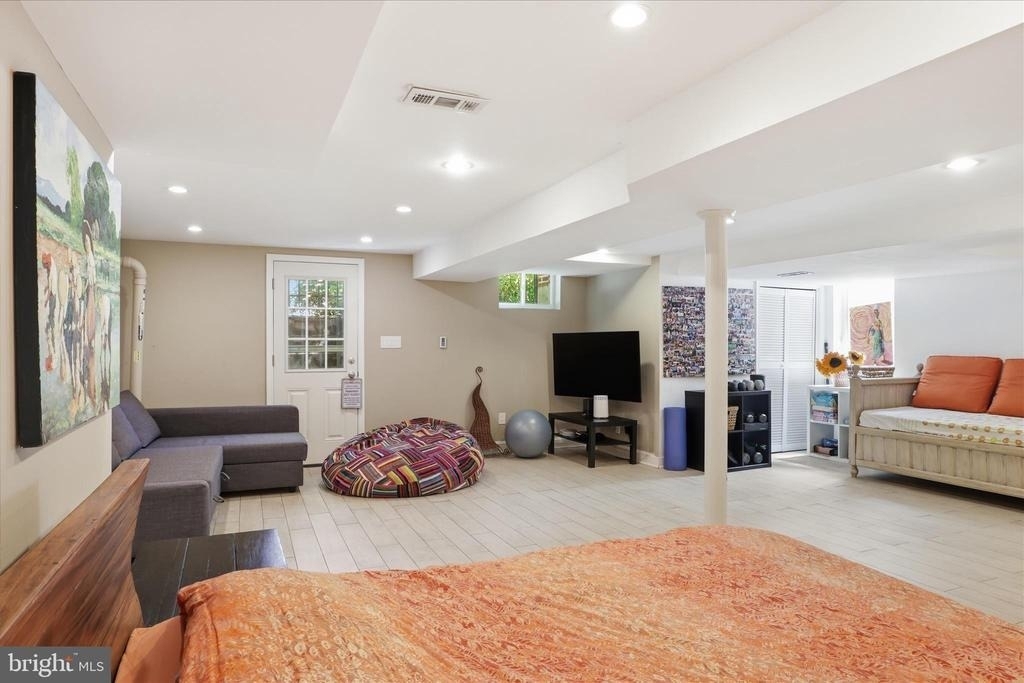 3221 Coquelin Terrace - Photo 32