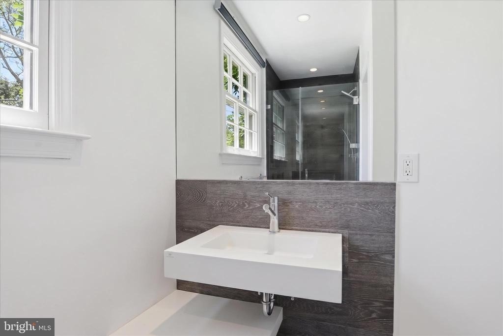 3221 Coquelin Terrace - Photo 24
