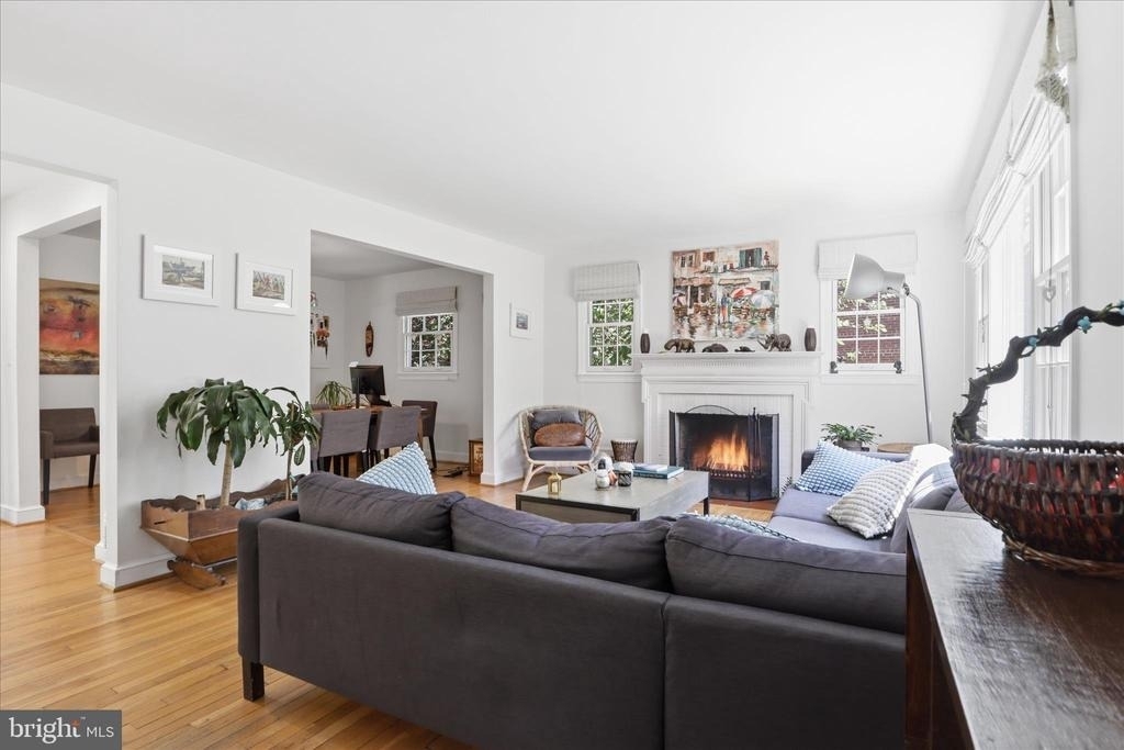 3221 Coquelin Terrace - Photo 5