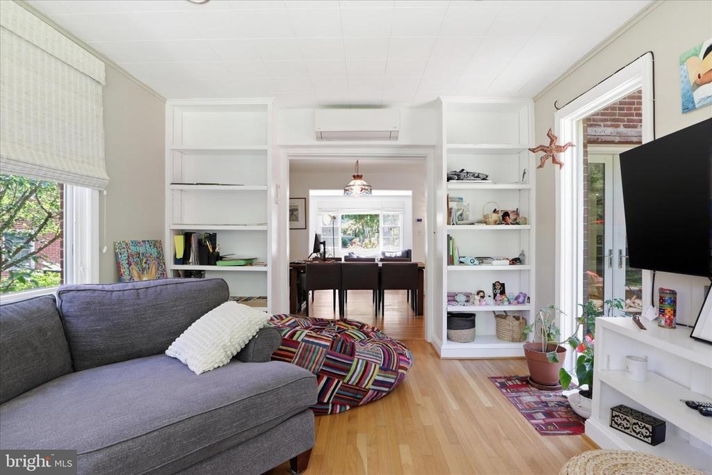 3221 Coquelin Terrace - Photo 8