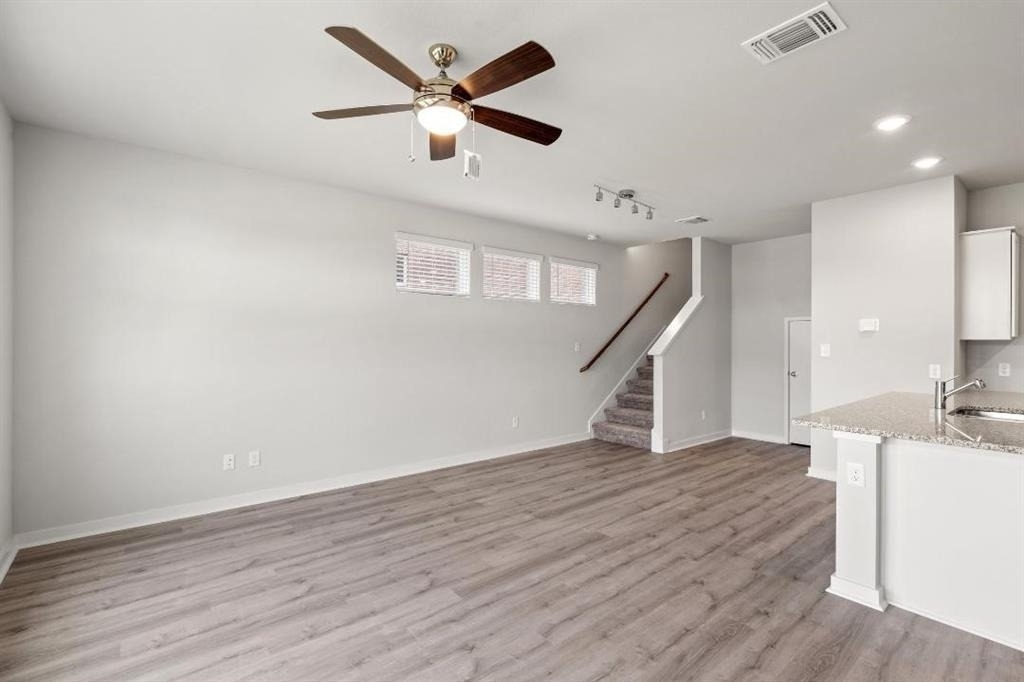 605 W South St St - Photo 3