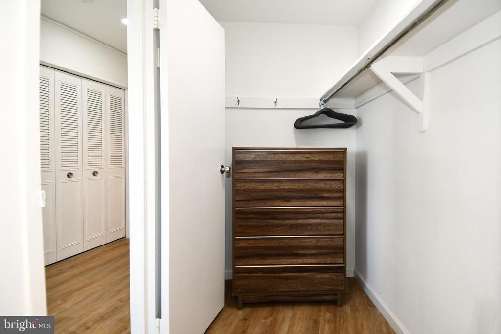 10201 Grosvenor Place - Photo 10