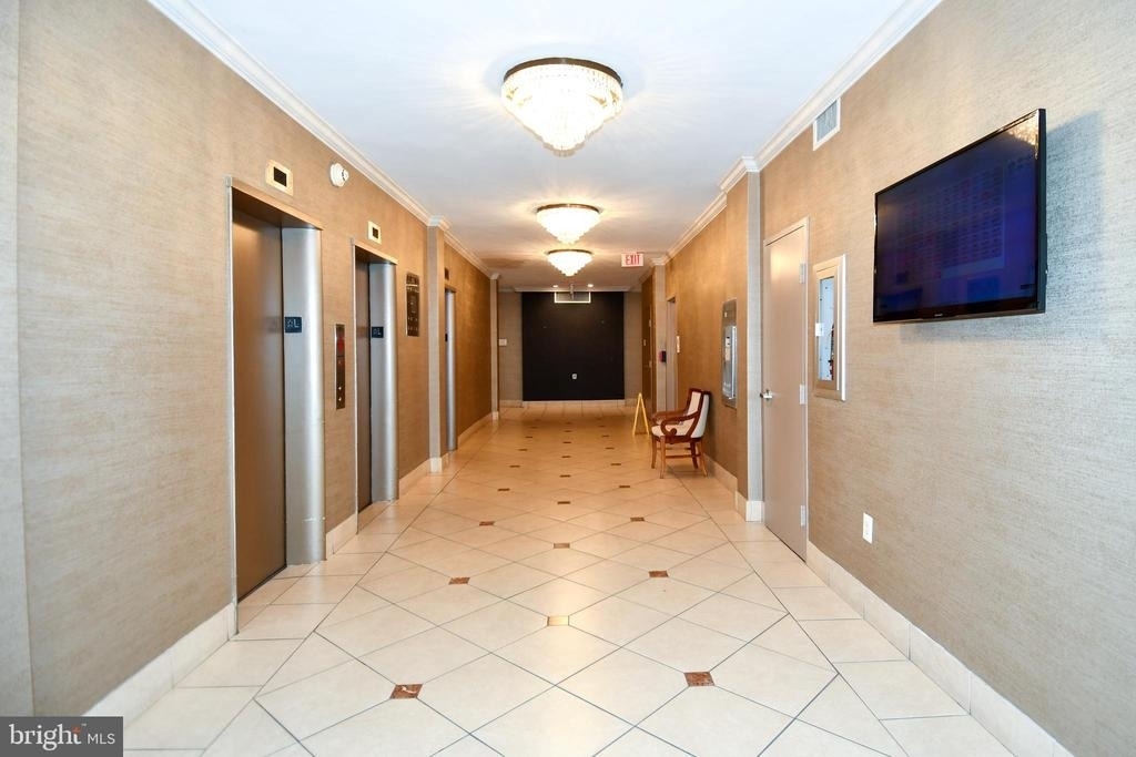 10201 Grosvenor Place - Photo 21