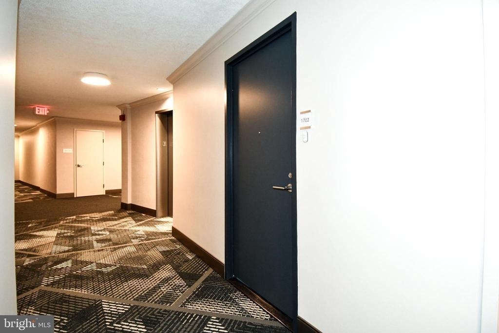 10201 Grosvenor Place - Photo 18