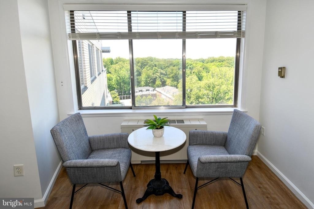 10201 Grosvenor Place - Photo 6