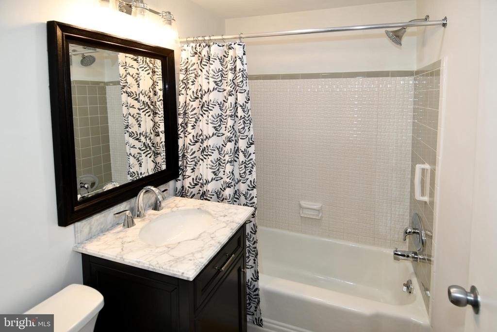 10201 Grosvenor Place - Photo 8