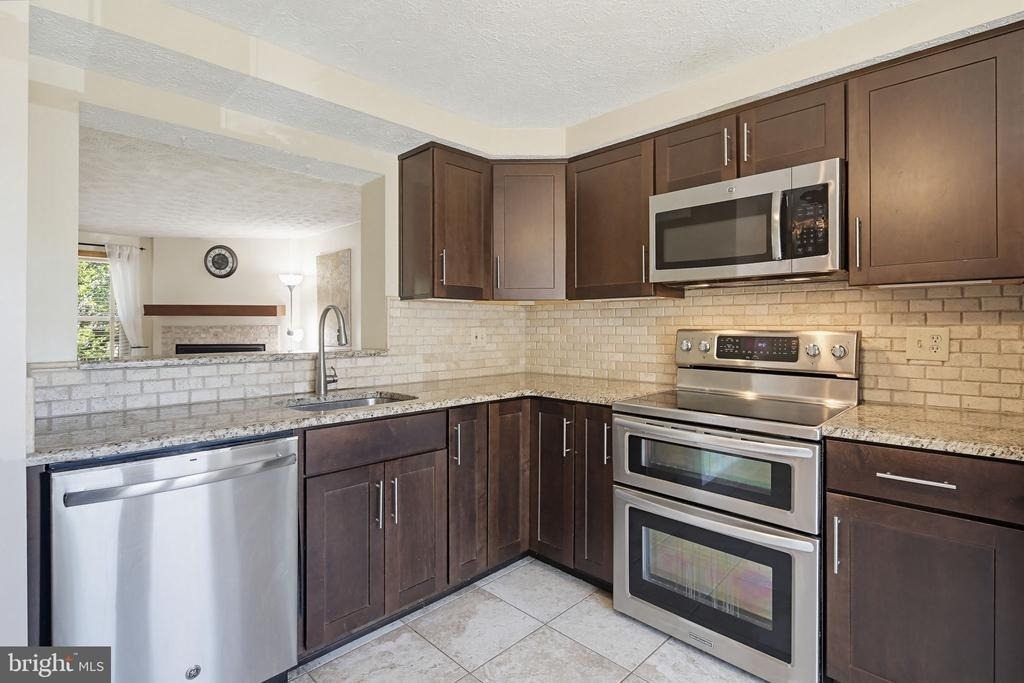 9402 Granite Hill - Photo 2