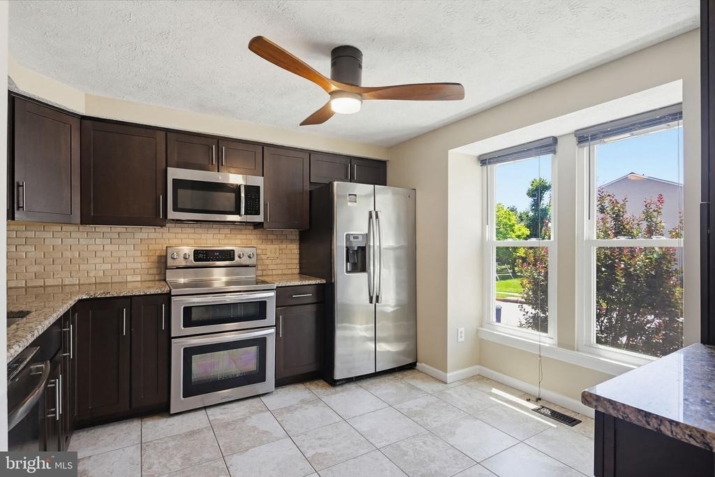 9402 Granite Hill - Photo 3