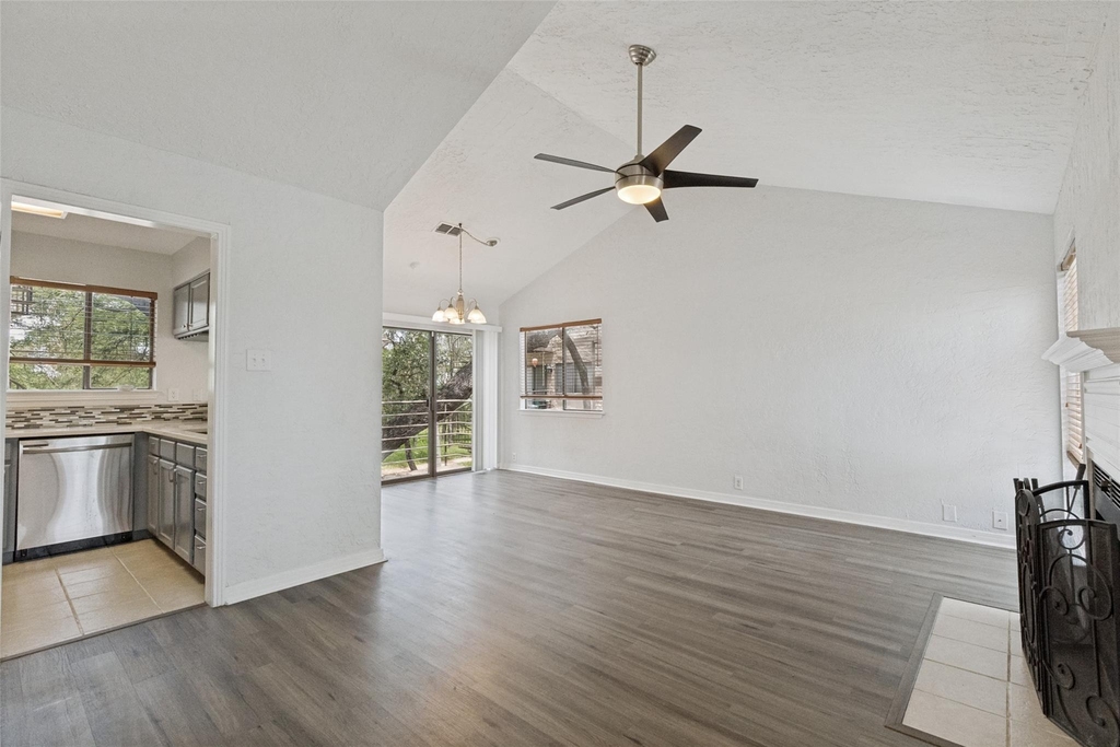 6810 Deatonhill Dr - Photo 3