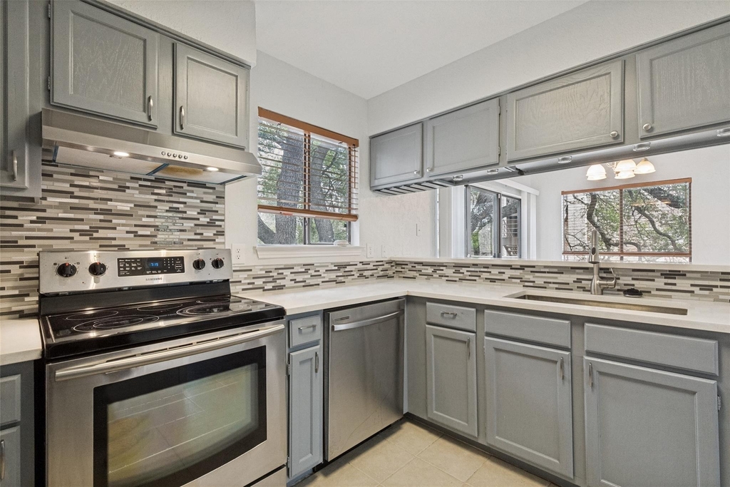 6810 Deatonhill Dr - Photo 1