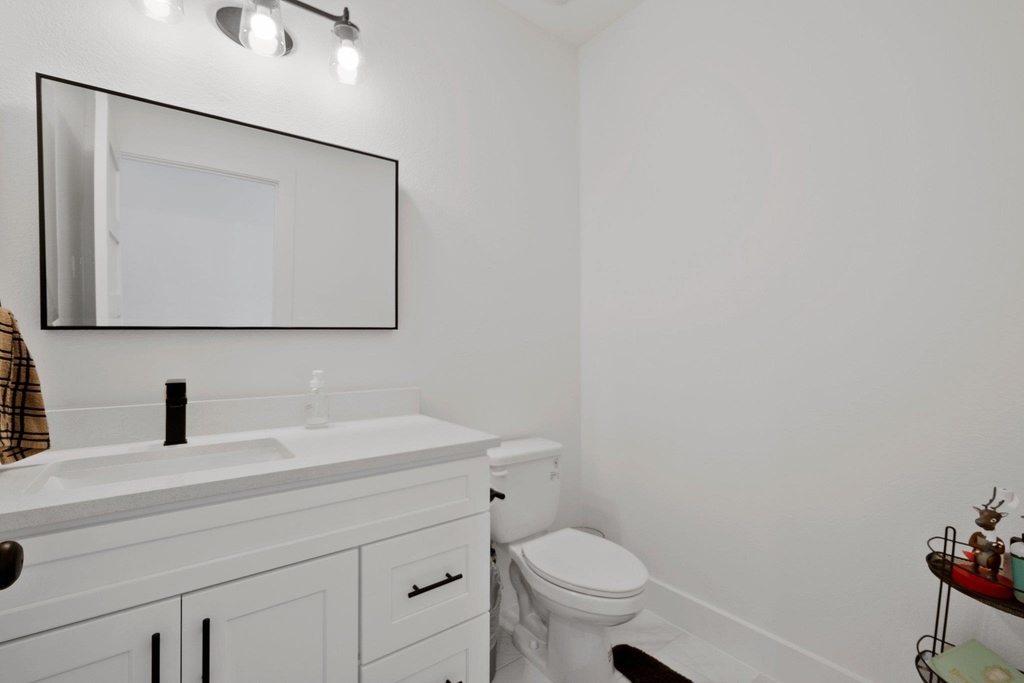 1409 Greenwood Ave - Photo 3