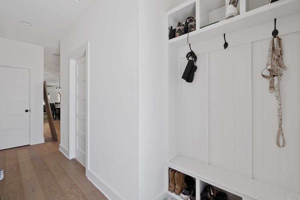1409 Greenwood Ave - Photo 2