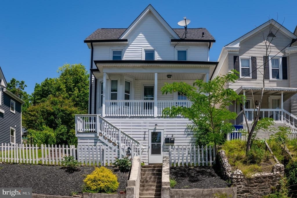 319 E A Street - Photo 0