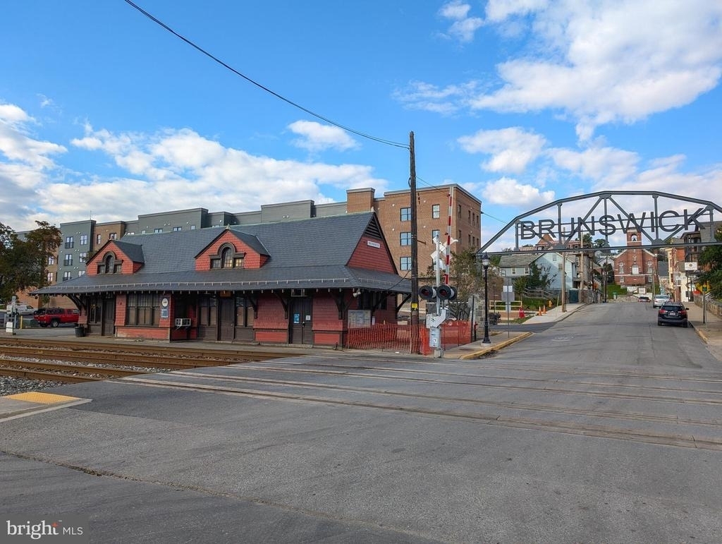 319 E A Street - Photo 25