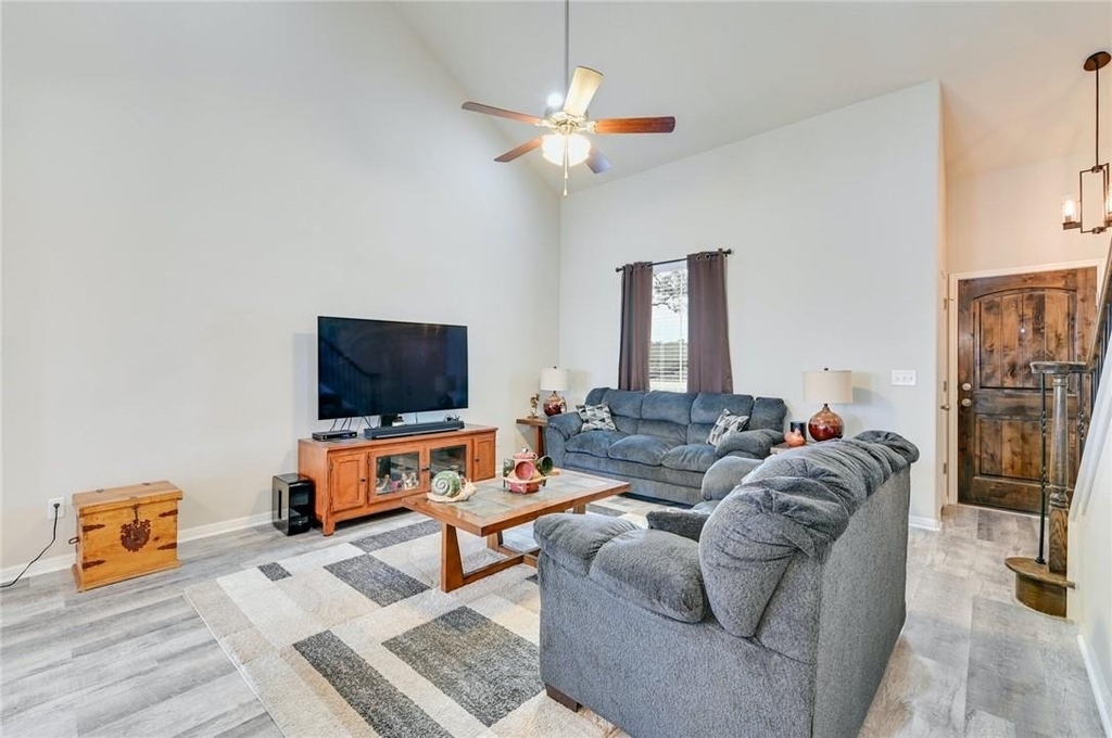 400 Lewisville Ln - Photo 4