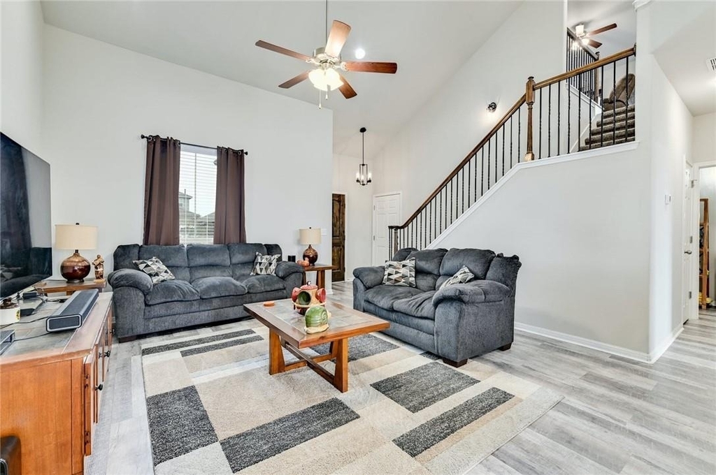 400 Lewisville Ln - Photo 5