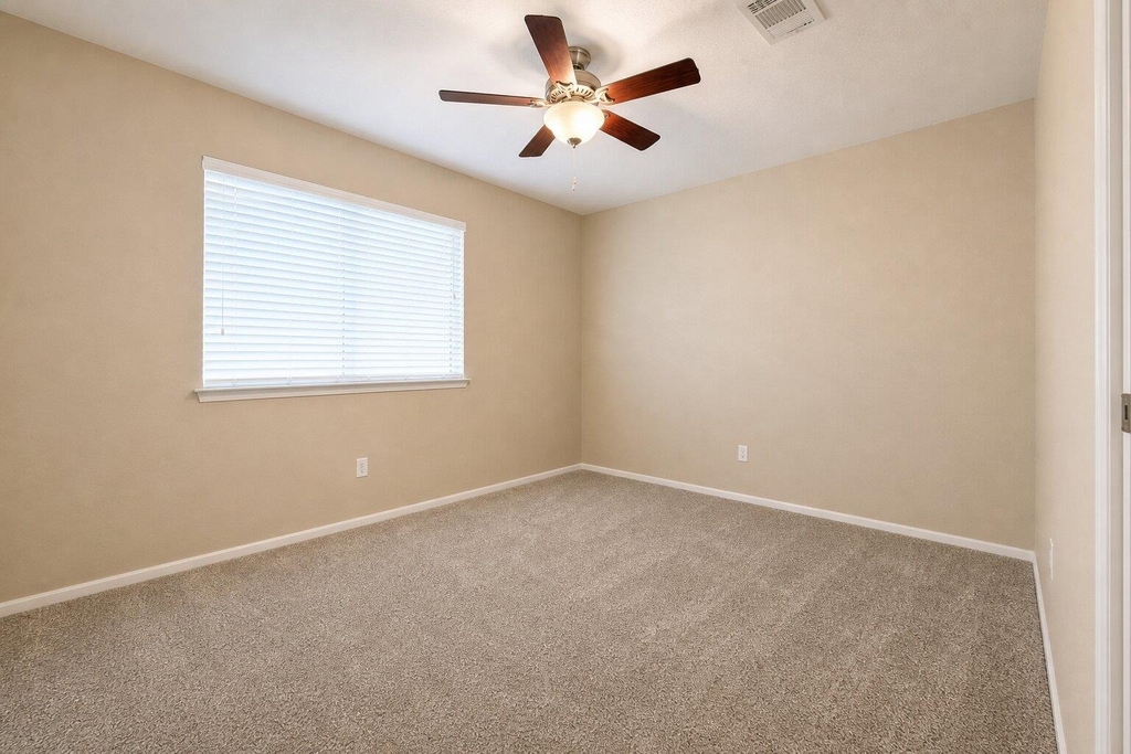 1105 Green Meadow Dr - Photo 11