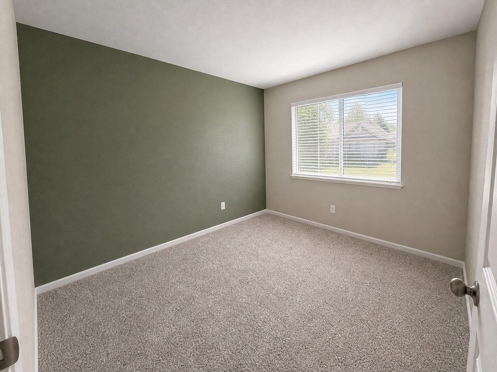 1105 Green Meadow Dr - Photo 6