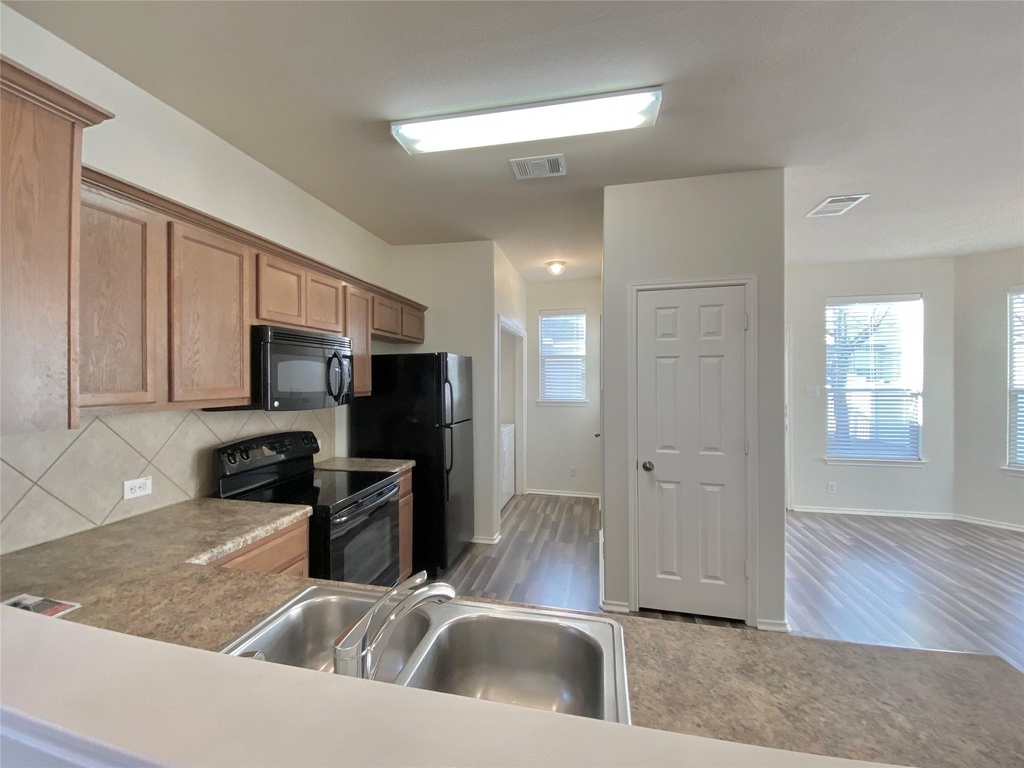 18524 Mammoth Cave Blvd - Photo 4