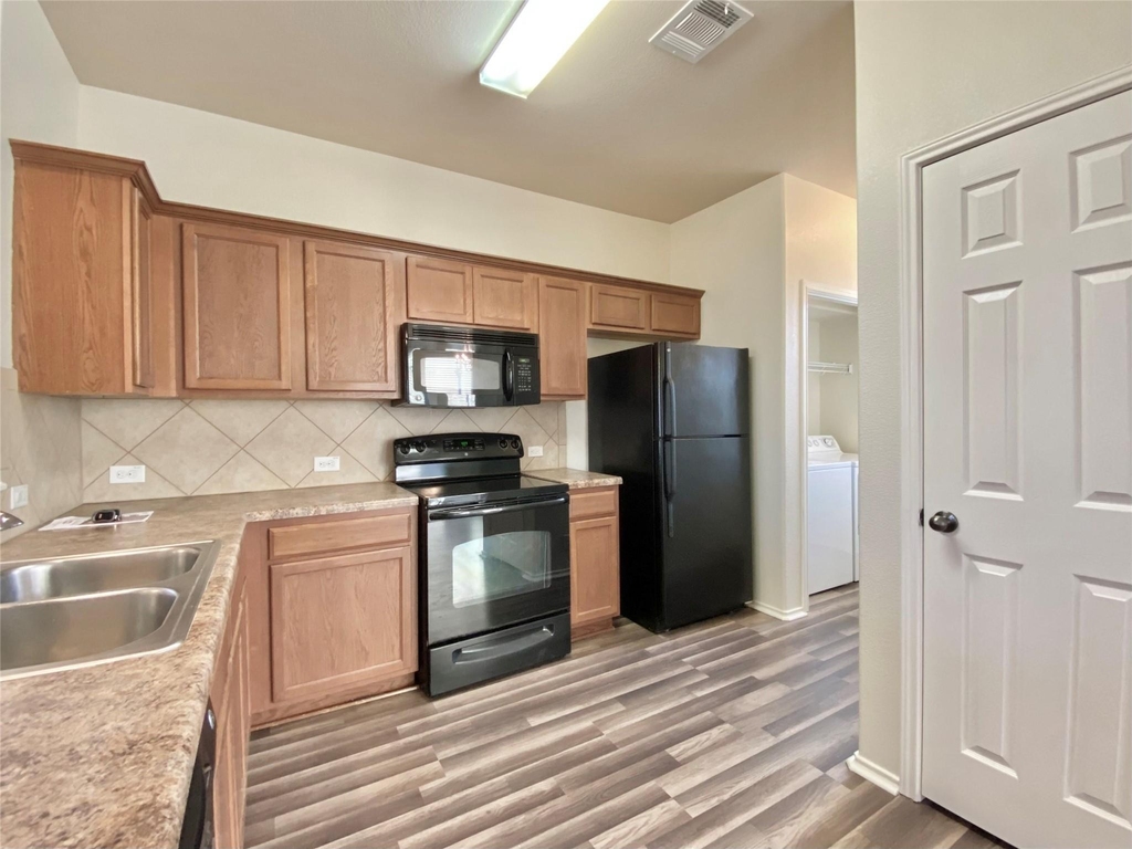 18524 Mammoth Cave Blvd - Photo 10