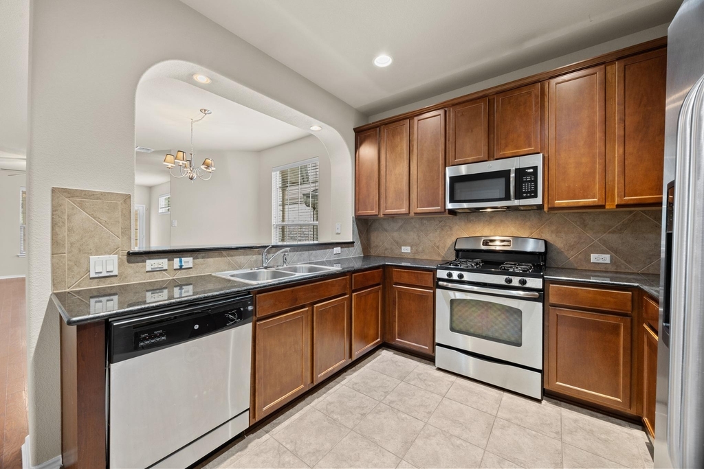 1310 W Parmer Ln - Photo 3