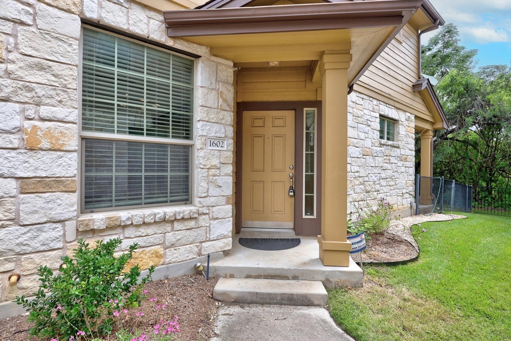 1310 W Parmer Ln - Photo 24