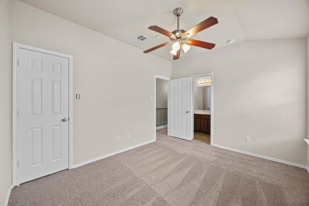 1310 W Parmer Ln - Photo 17
