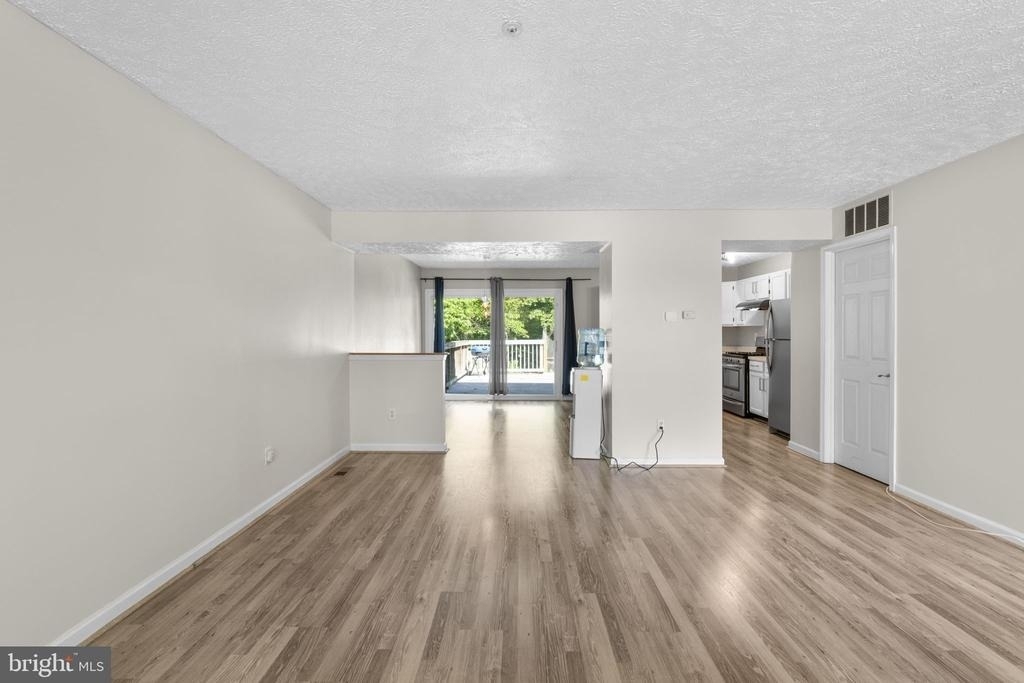 1043 Debbie Avenue - Photo 2