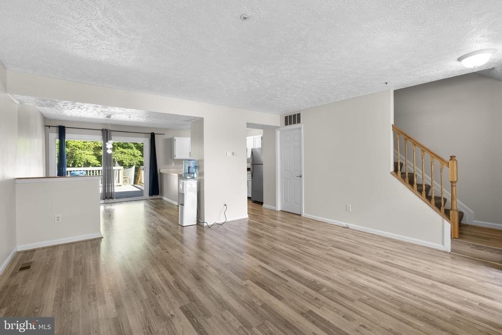 1043 Debbie Avenue - Photo 3