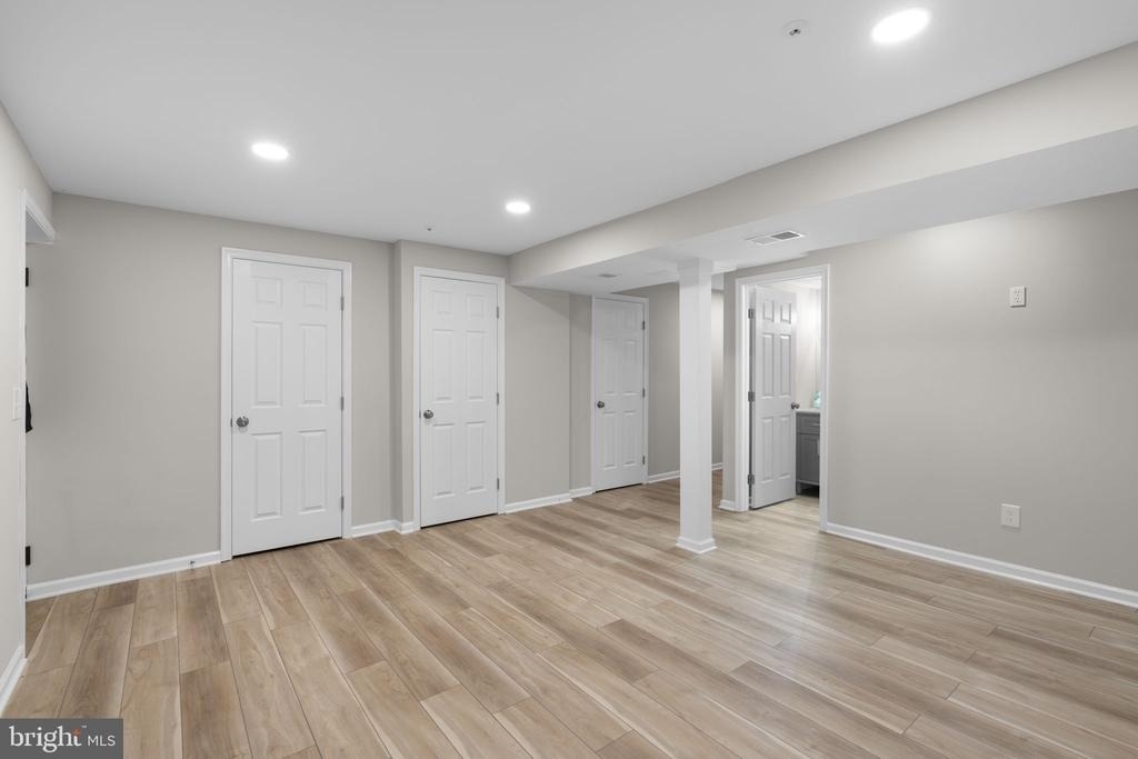 1043 Debbie Avenue - Photo 32