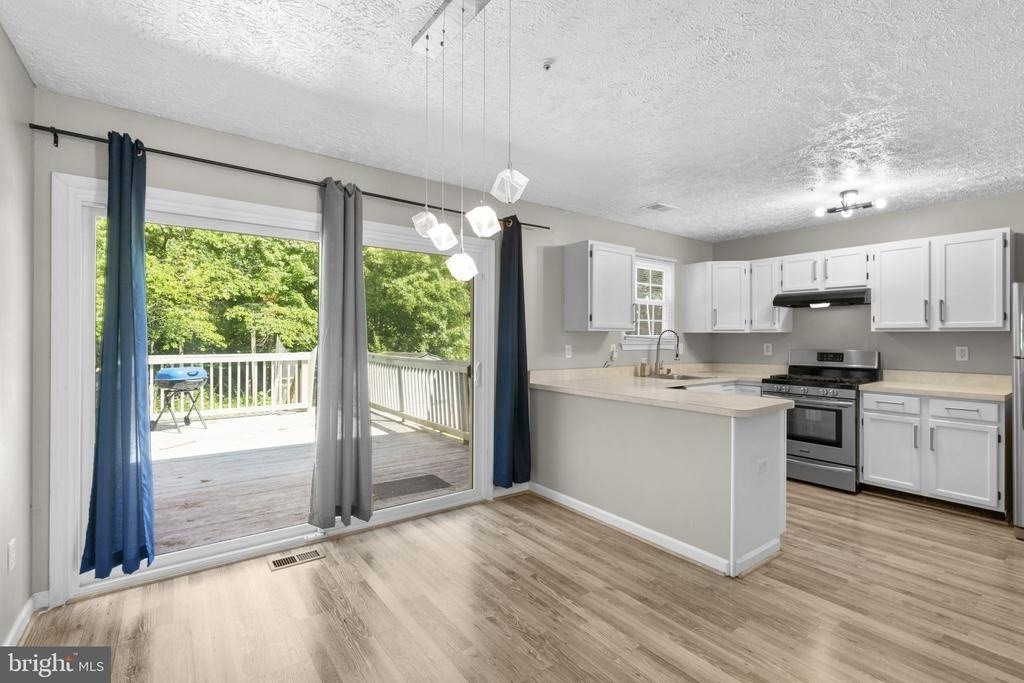 1043 Debbie Avenue - Photo 7