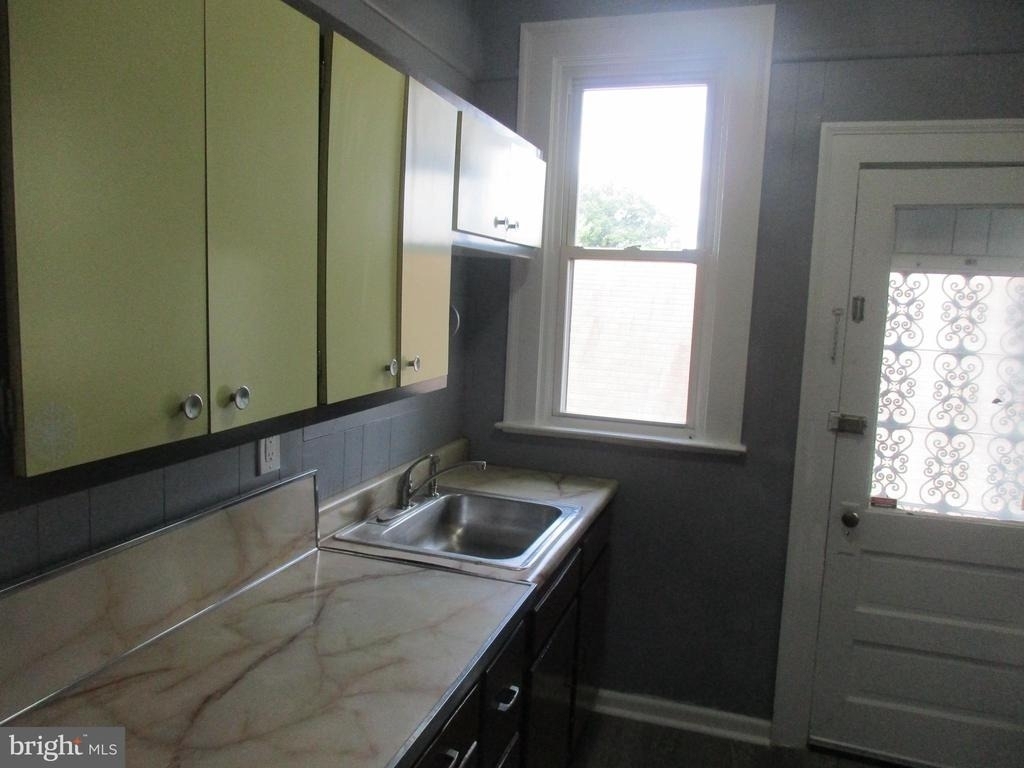 2805 Oakley Avenue - Photo 15