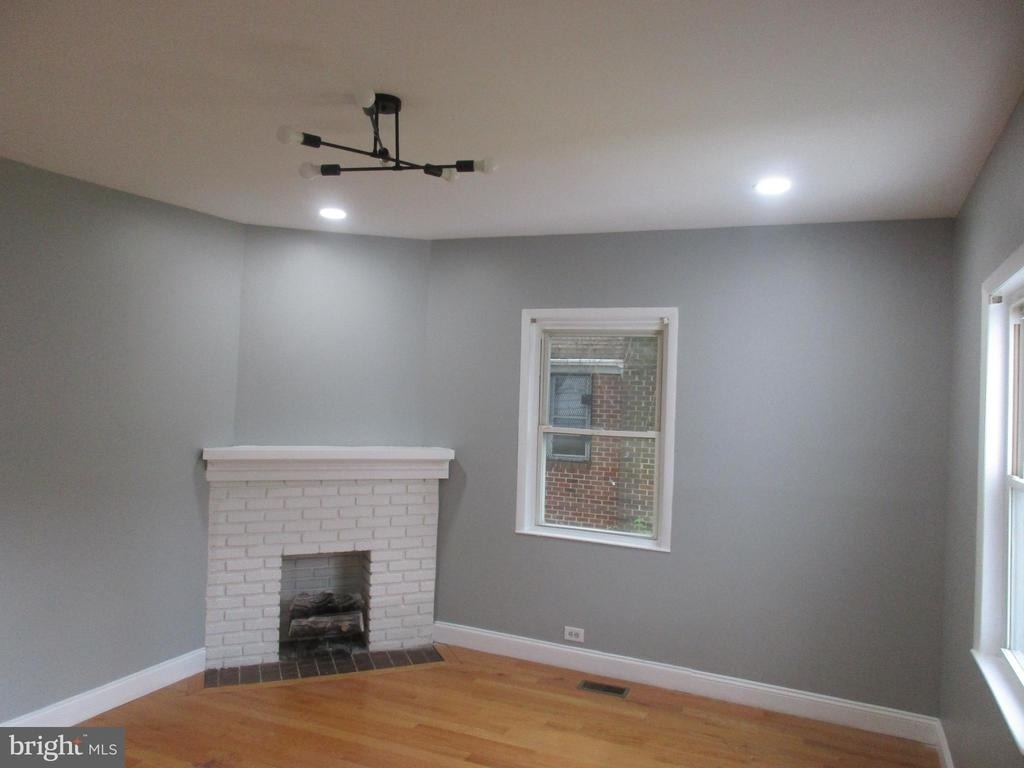 2805 Oakley Avenue - Photo 1