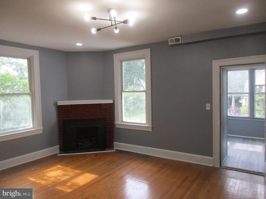 2805 Oakley Avenue - Photo 11