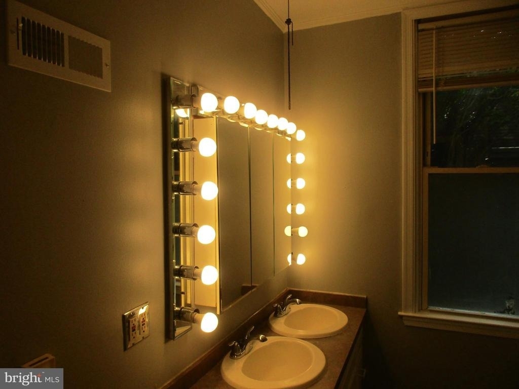 2805 Oakley Avenue - Photo 10