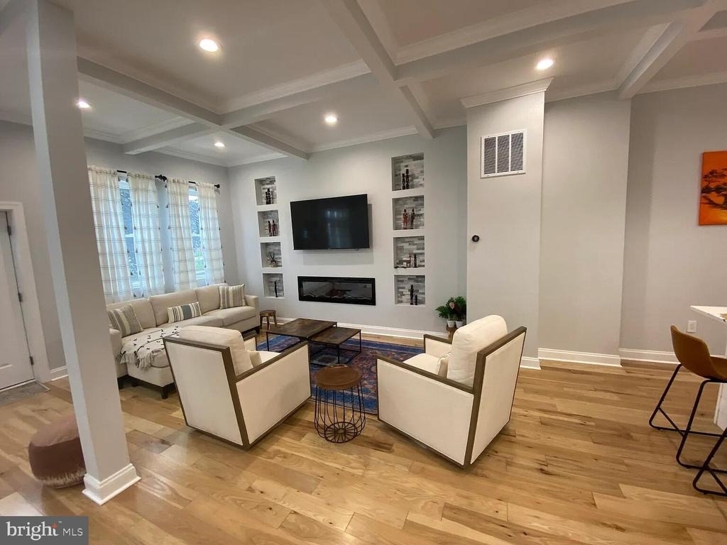 2912 Grindon Avenue - Photo 2