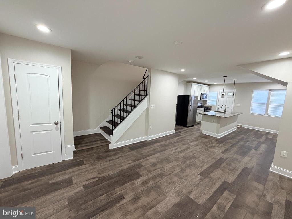 607 Cheraton Road - Photo 0