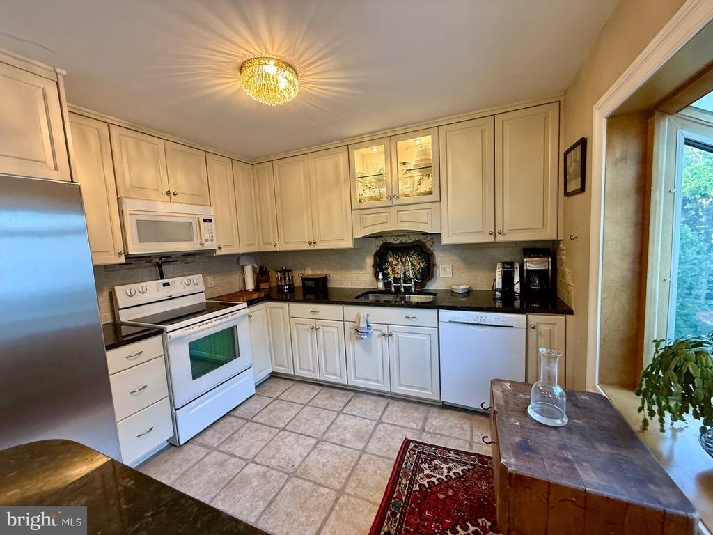 110 Annapolis Street - Photo 9