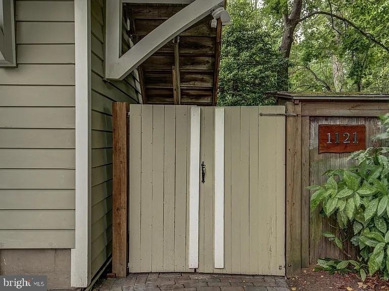 1121 Tyler Avenue - Photo 9