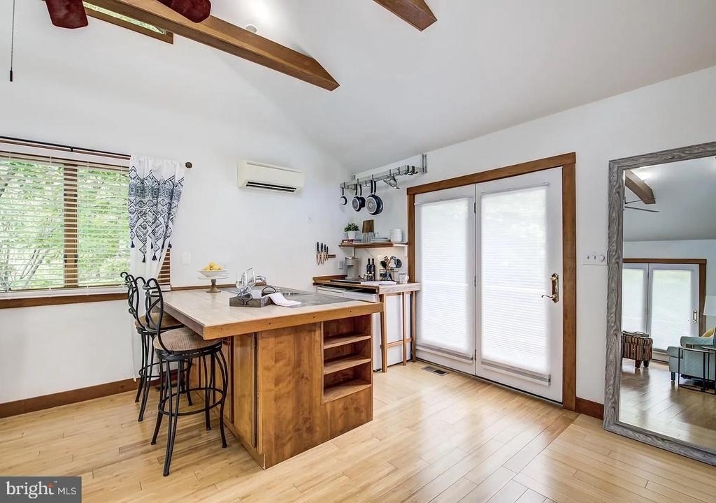 1121 Tyler Avenue - Photo 4