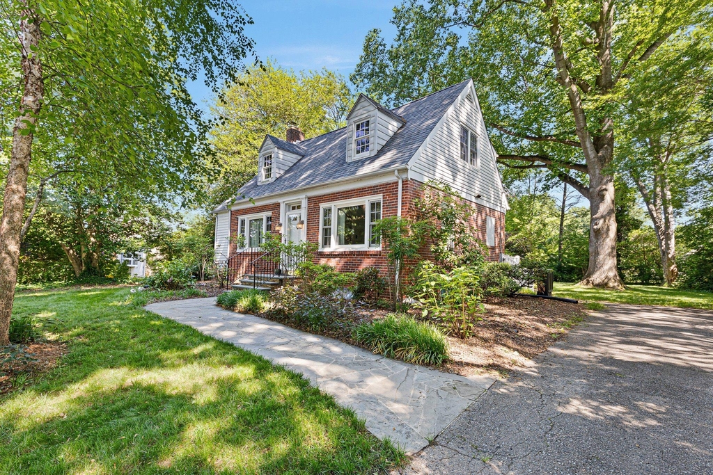 112 W Park Place - Photo 1