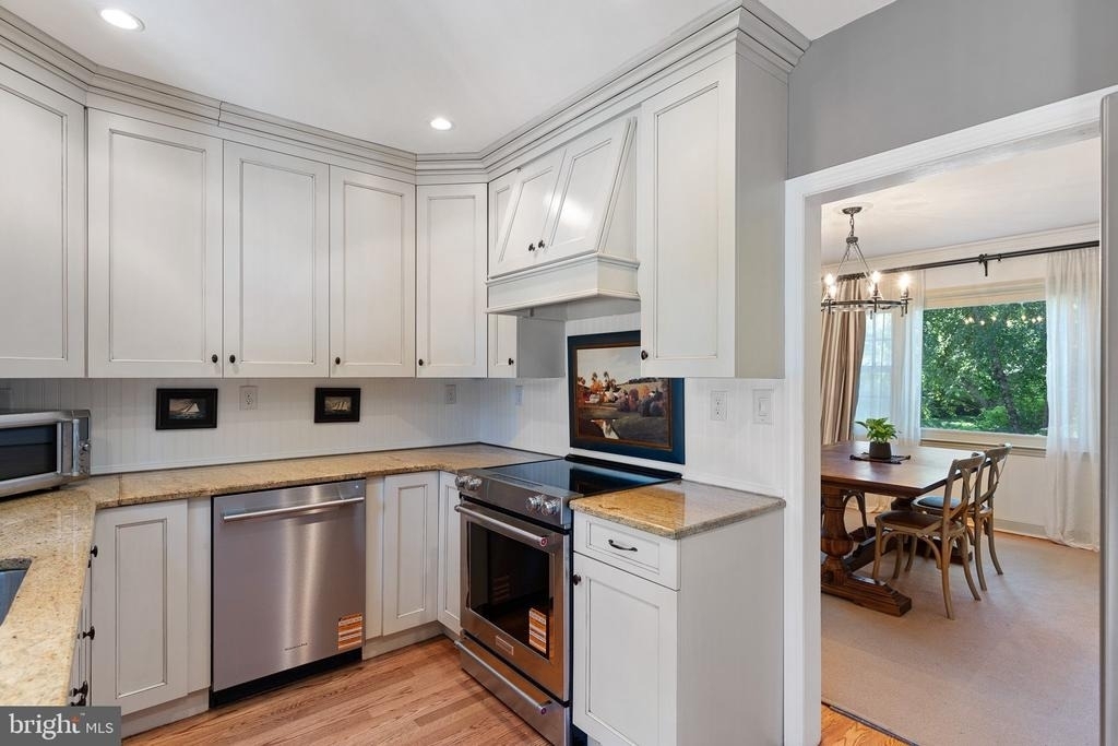 112 W Park Place - Photo 16